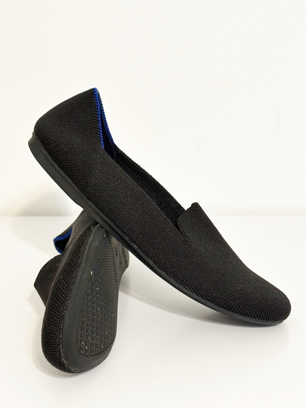 Rothy's The Original Slip On Sneaker Black Solid Blue Halo Women’s Size 6 EUC